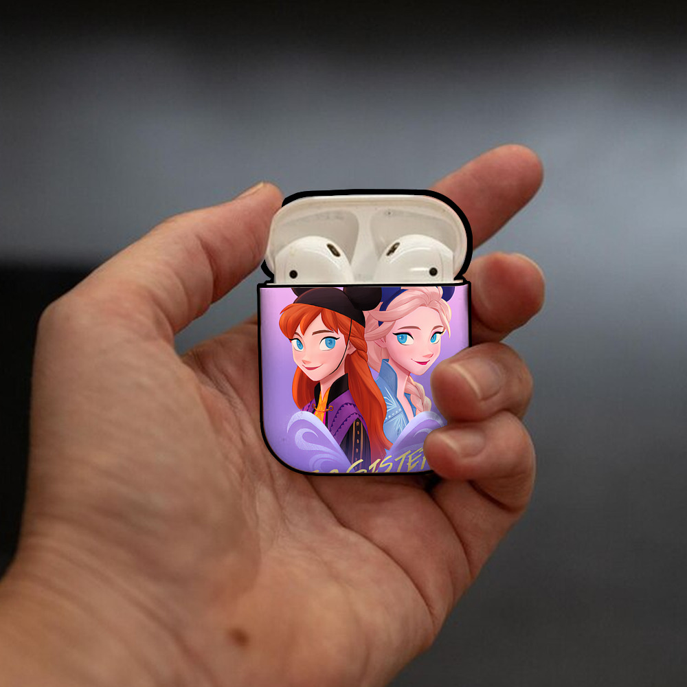 アナと雪の女王 アンナ エルサ Frozen Anna Elsa AirPods 第2世代保護ケース ハードシェル ブラック 耐衝撃・防指紋・カラビナ付き