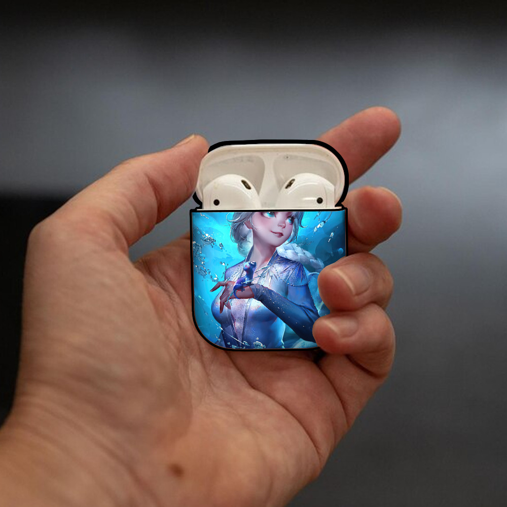 アナと雪の女王 アンナ エルサ Frozen Anna Elsa AirPods 第2世代保護ケース ハードシェル ブラック 耐衝撃・防指紋・カラビナ付き