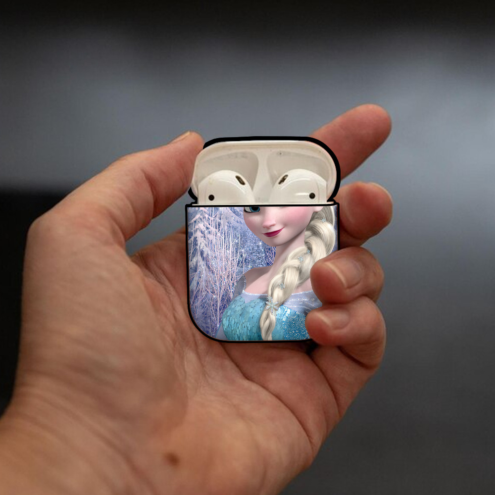 アナと雪の女王 アンナ エルサ Frozen Anna Elsa AirPods 第2世代保護ケース ハードシェル ブラック 耐衝撃・防指紋・カラビナ付き