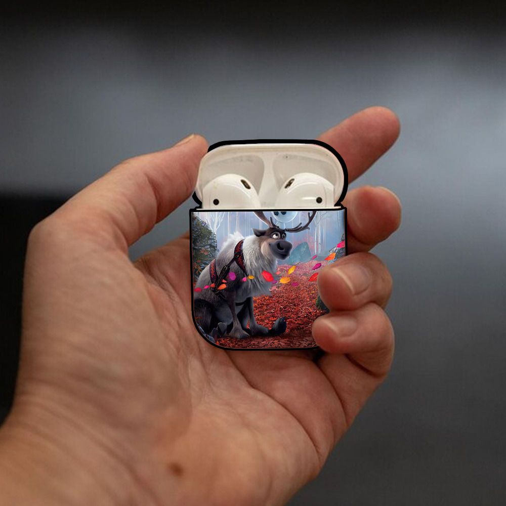 アナと雪の女王 アンナ エルサ Frozen Anna Elsa AirPods 第2世代保護ケース ハードシェル ブラック 耐衝撃・防指紋・カラビナ付き