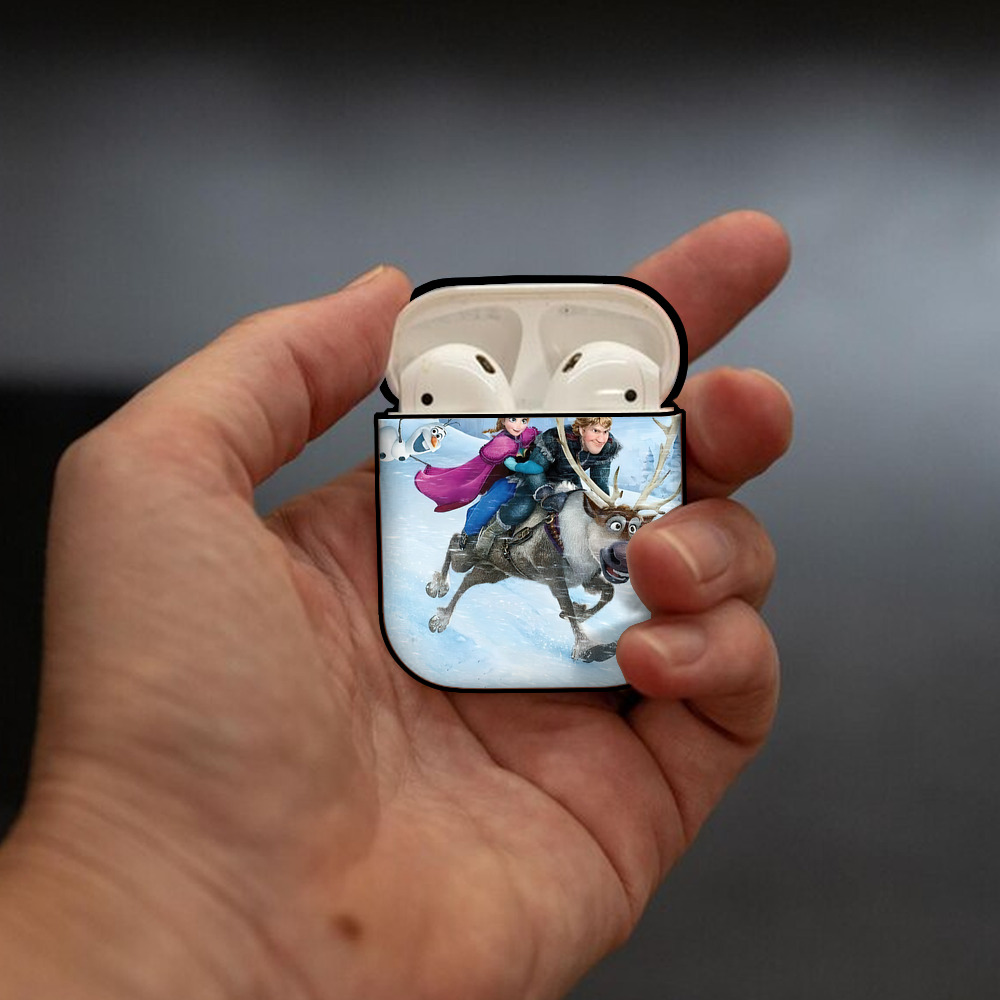 アナと雪の女王 アンナ エルサ Frozen Anna Elsa AirPods 第2世代保護ケース ハードシェル ブラック 耐衝撃・防指紋・カラビナ付き