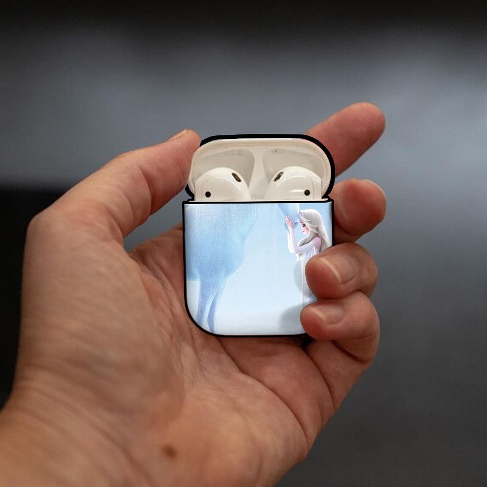 アナと雪の女王 アンナ エルサ Frozen Anna Elsa AirPods 第2世代保護ケース ハードシェル ブラック 耐衝撃・防指紋・カラビナ付き