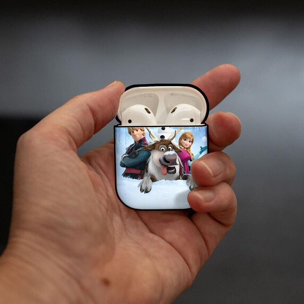 アナと雪の女王 アンナ エルサ Frozen Anna Elsa AirPods 第2世代保護ケース ハードシェル ブラック 耐衝撃・防指紋・カラビナ付き