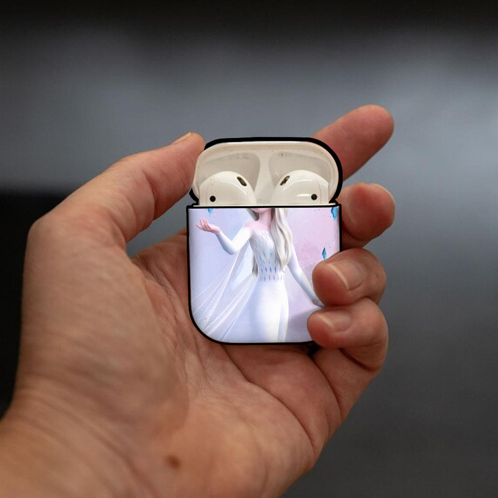 アナと雪の女王 アンナ エルサ Frozen Anna Elsa AirPods 第2世代保護ケース ハードシェル ブラック 耐衝撃・防指紋・カラビナ付き