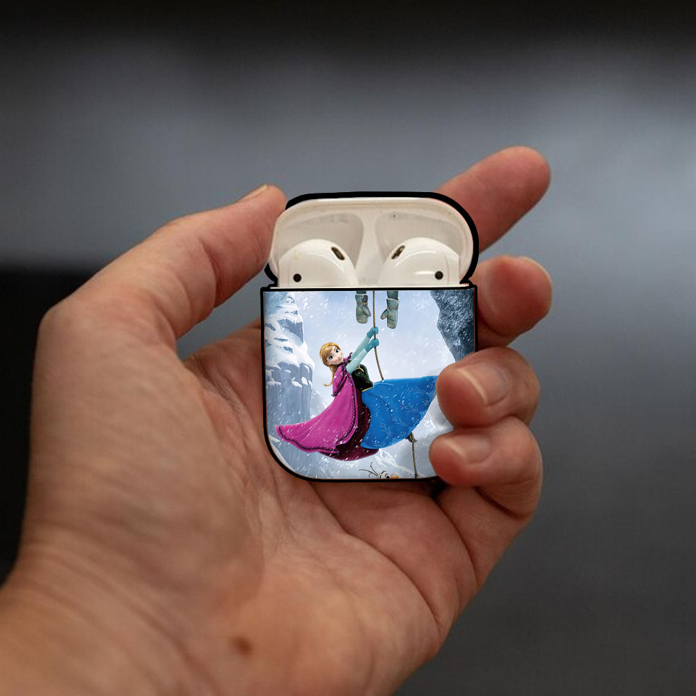 アナと雪の女王 アンナ エルサ Frozen Anna Elsa AirPods 第2世代保護ケース ハードシェル ブラック 耐衝撃・防指紋・カラビナ付き