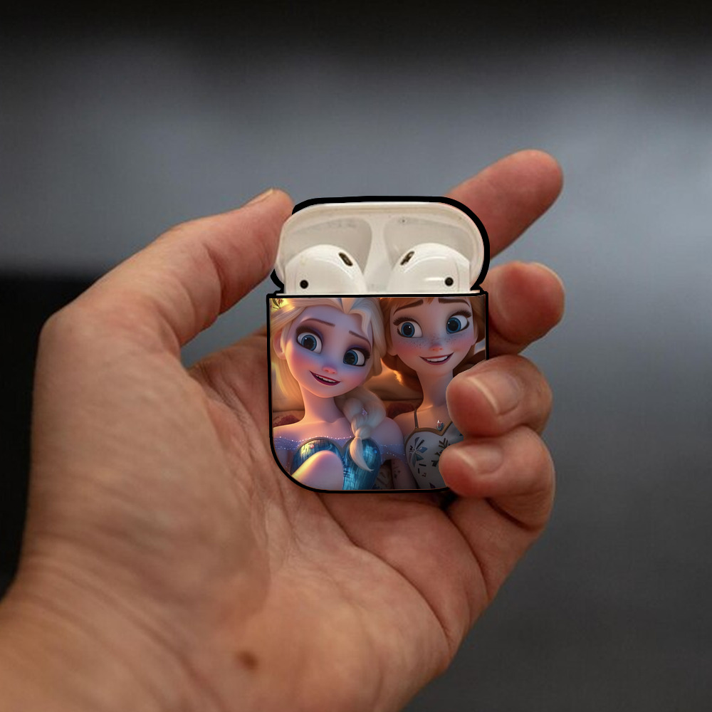 アナと雪の女王 アンナ エルサ Frozen Anna Elsa AirPods 第2世代保護ケース ハードシェル ブラック 耐衝撃・防指紋・カラビナ付き