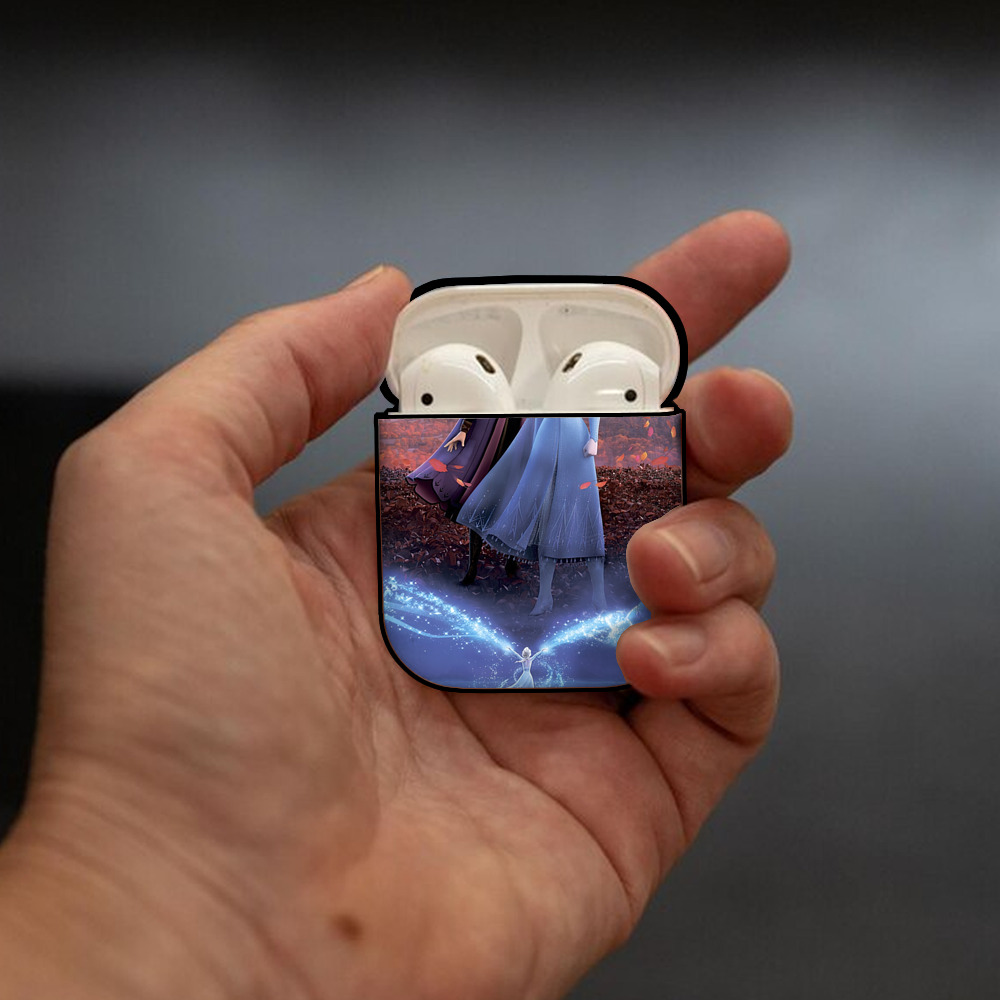 アナと雪の女王 アンナ エルサ Frozen Anna Elsa AirPods 第2世代保護ケース ハードシェル ブラック 耐衝撃・防指紋・カラビナ付き