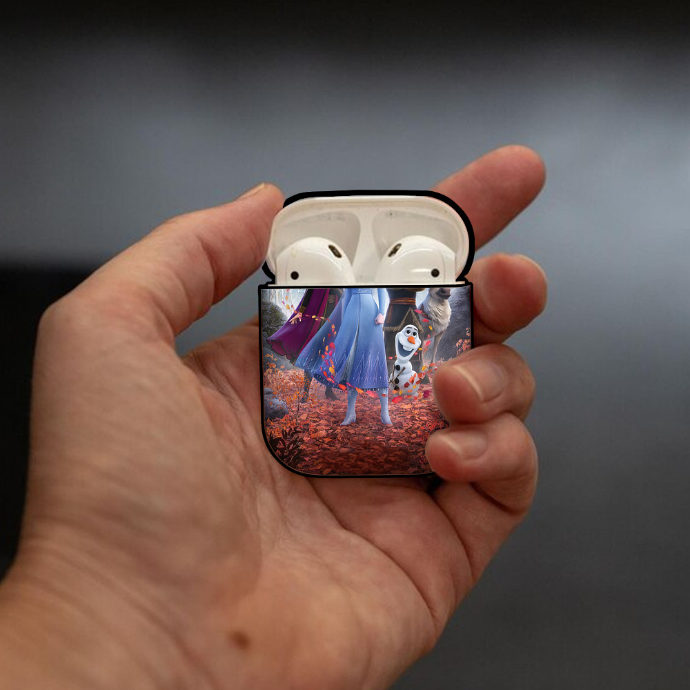 アナと雪の女王 アンナ エルサ Frozen Anna Elsa AirPods 第2世代保護ケース ハードシェル ブラック 耐衝撃・防指紋・カラビナ付き