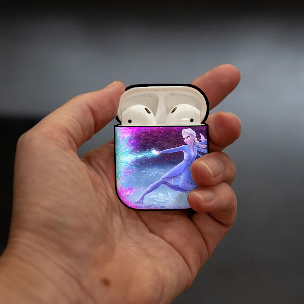 アナと雪の女王 アンナ エルサ Frozen Anna Elsa AirPods 第2世代保護ケース ハードシェル ブラック 耐衝撃・防指紋・カラビナ付き