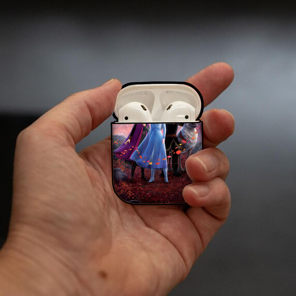 アナと雪の女王 アンナ エルサ Frozen Anna Elsa AirPods 第2世代保護ケース ハードシェル ブラック 耐衝撃・防指紋・カラビナ付き