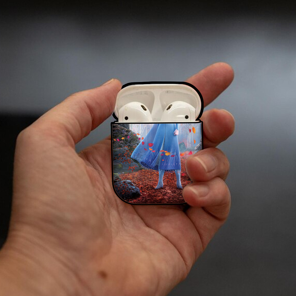 アナと雪の女王 アンナ エルサ Frozen Anna Elsa AirPods 第2世代保護ケース ハードシェル ブラック 耐衝撃・防指紋・カラビナ付き