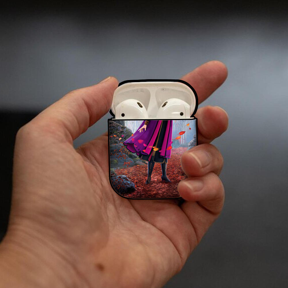 アナと雪の女王 アンナ エルサ Frozen Anna Elsa AirPods 第2世代保護ケース ハードシェル ブラック 耐衝撃・防指紋・カラビナ付き