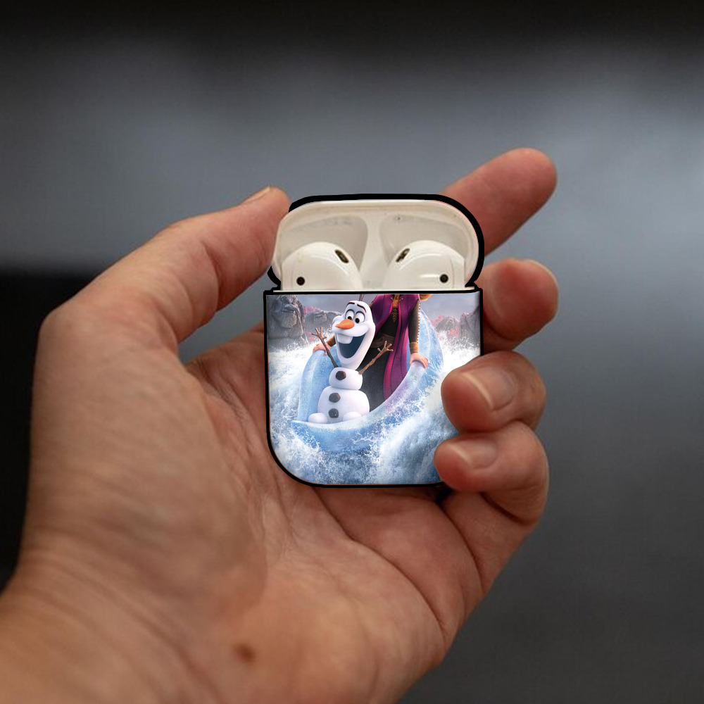 アナと雪の女王 アンナ エルサ Frozen Anna Elsa AirPods 第2世代保護ケース ハードシェル ブラック 耐衝撃・防指紋・カラビナ付き