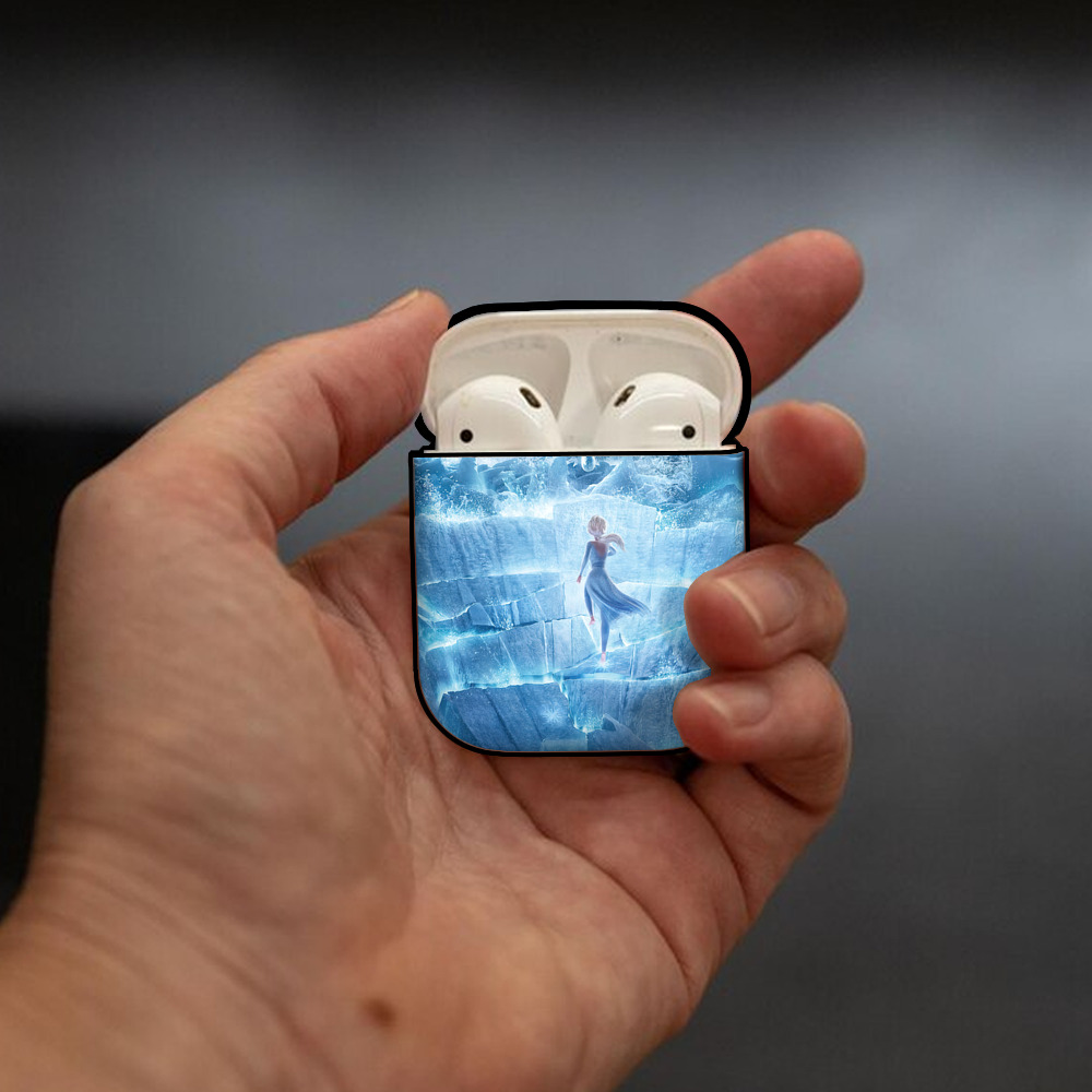 アナと雪の女王 アンナ エルサ Frozen Anna Elsa AirPods 第2世代保護ケース ハードシェル ブラック 耐衝撃・防指紋・カラビナ付き