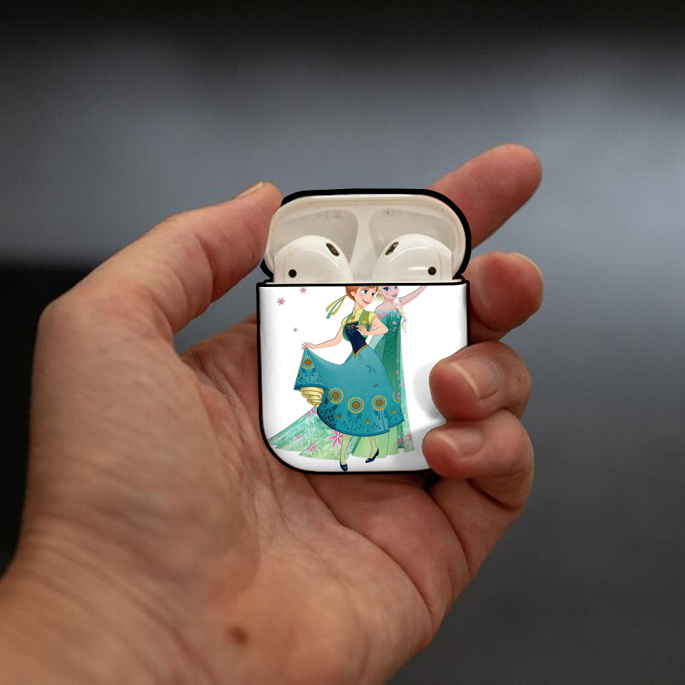 アナと雪の女王 アンナ エルサ Frozen Anna Elsa AirPods 第2世代保護ケース ハードシェル ブラック 耐衝撃・防指紋・カラビナ付き