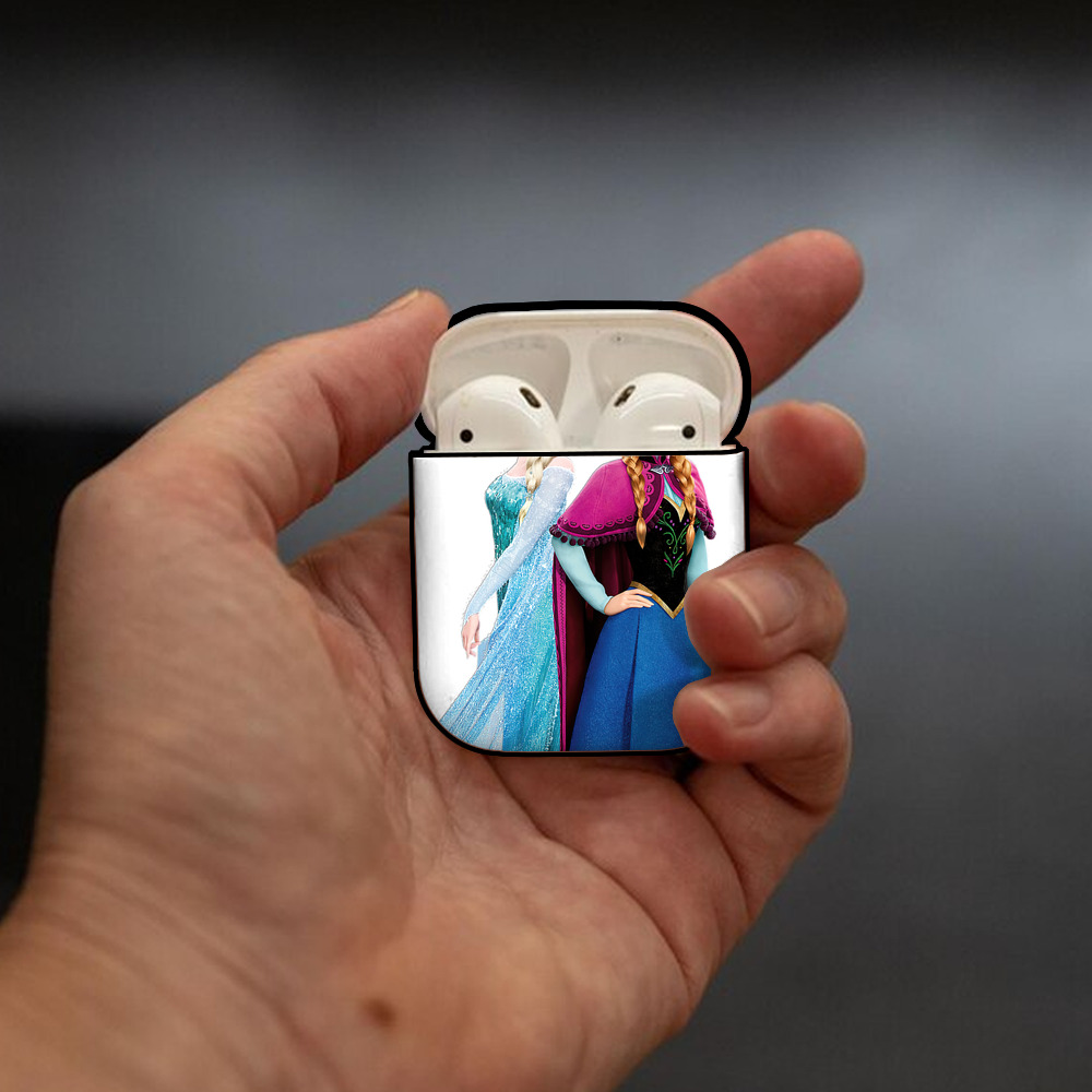 アナと雪の女王 アンナ エルサ Frozen Anna Elsa AirPods 第2世代保護ケース ハードシェル ブラック 耐衝撃・防指紋・カラビナ付き