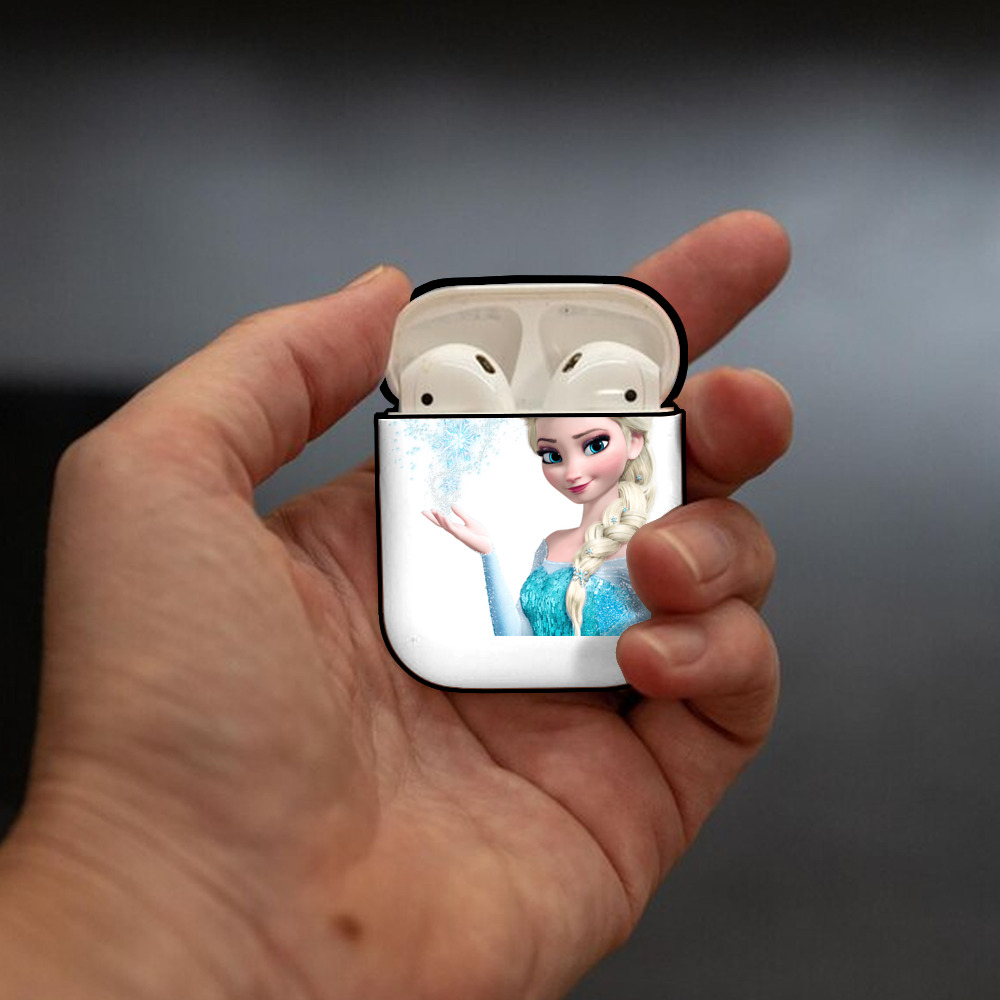 アナと雪の女王 アンナ エルサ Frozen Anna Elsa AirPods 第2世代保護ケース ハードシェル ブラック 耐衝撃・防指紋・カラビナ付き