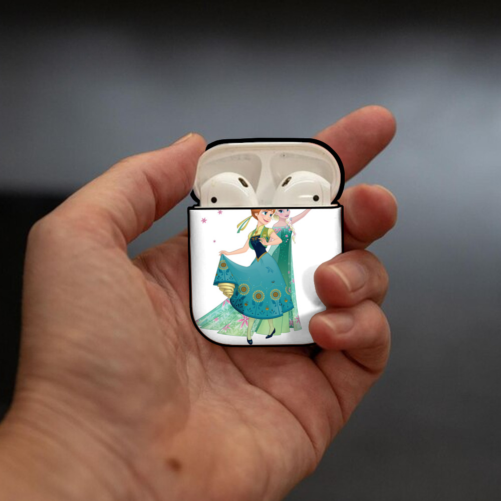 アナと雪の女王 アンナ エルサ Frozen Anna Elsa AirPods 第2世代保護ケース ハードシェル ブラック 耐衝撃・防指紋・カラビナ付き