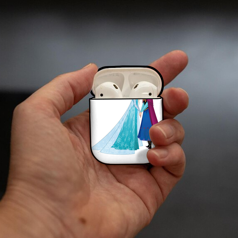 アナと雪の女王 アンナ エルサ Frozen Anna Elsa AirPods 第2世代保護ケース ハードシェル ブラック 耐衝撃・防指紋・カラビナ付き