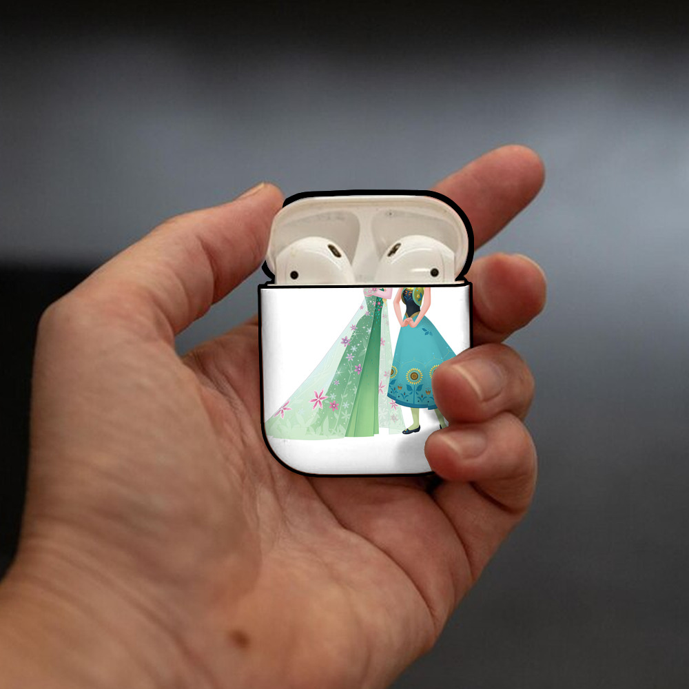 アナと雪の女王 アンナ エルサ Frozen Anna Elsa AirPods 第2世代保護ケース ハードシェル ブラック 耐衝撃・防指紋・カラビナ付き