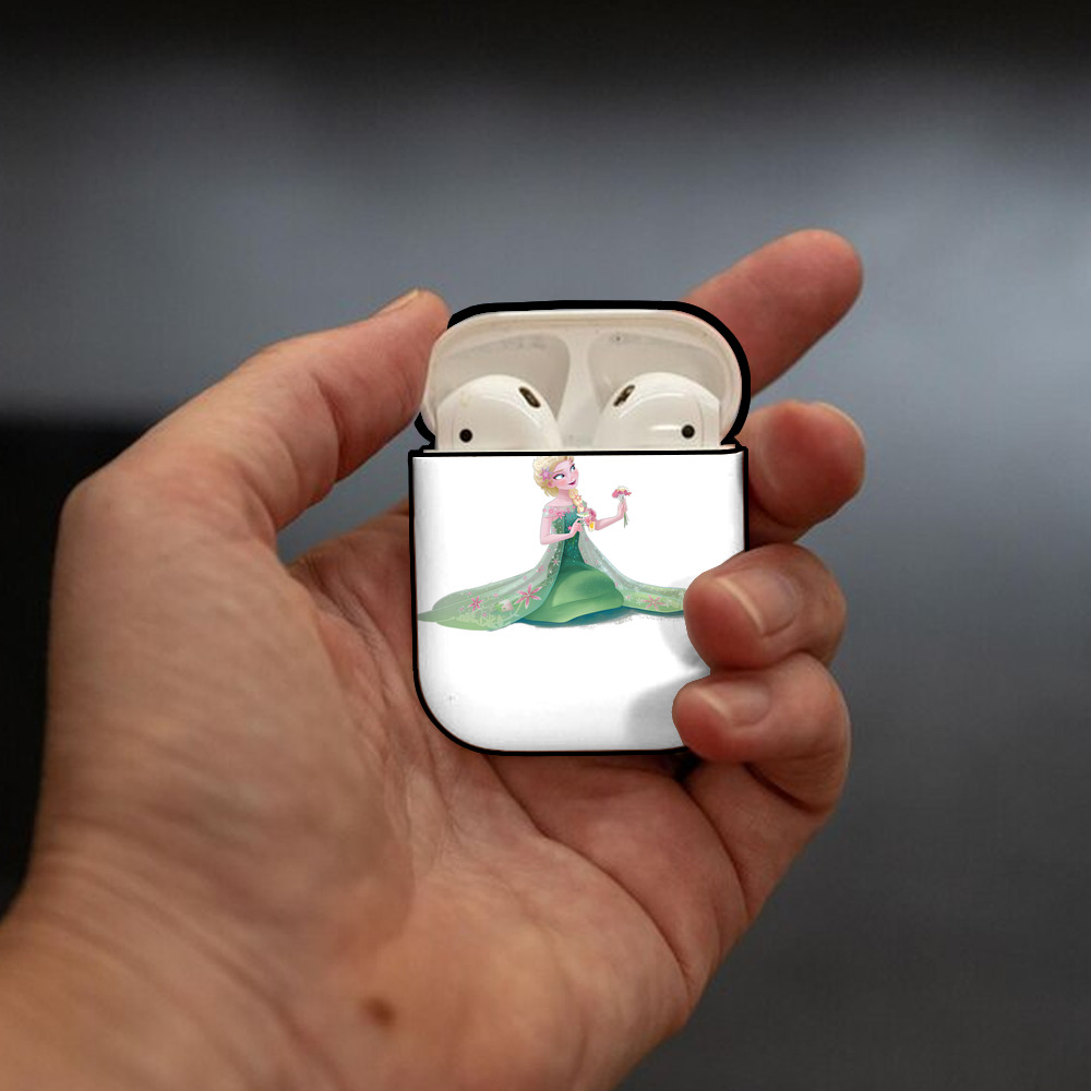 アナと雪の女王 アンナ エルサ Frozen Anna Elsa AirPods 第2世代保護ケース ハードシェル ブラック 耐衝撃・防指紋・カラビナ付き