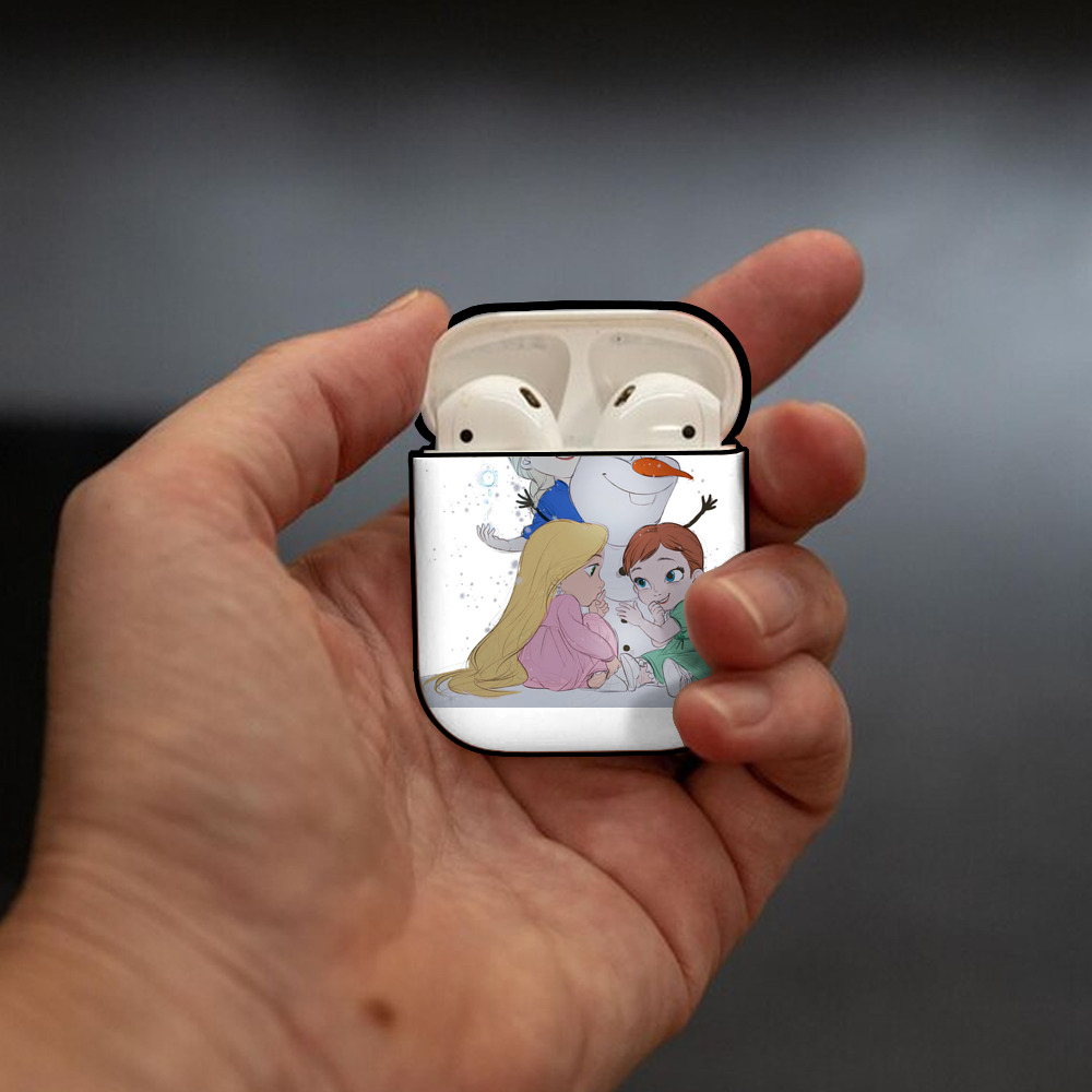 アナと雪の女王 アンナ エルサ Frozen Anna Elsa AirPods 第2世代保護ケース ハードシェル ブラック 耐衝撃・防指紋・カラビナ付き