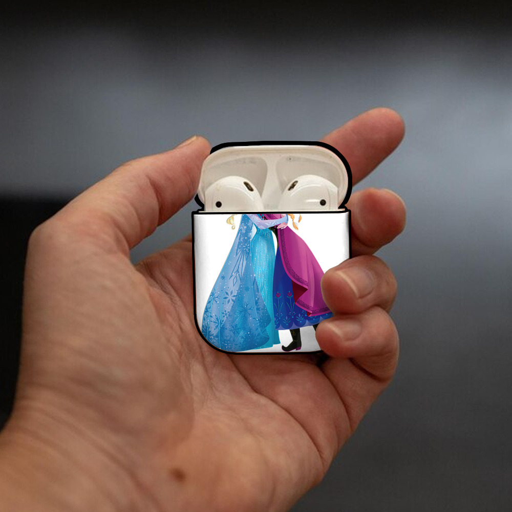 アナと雪の女王 アンナ エルサ Frozen Anna Elsa AirPods 第2世代保護ケース ハードシェル ブラック 耐衝撃・防指紋・カラビナ付き