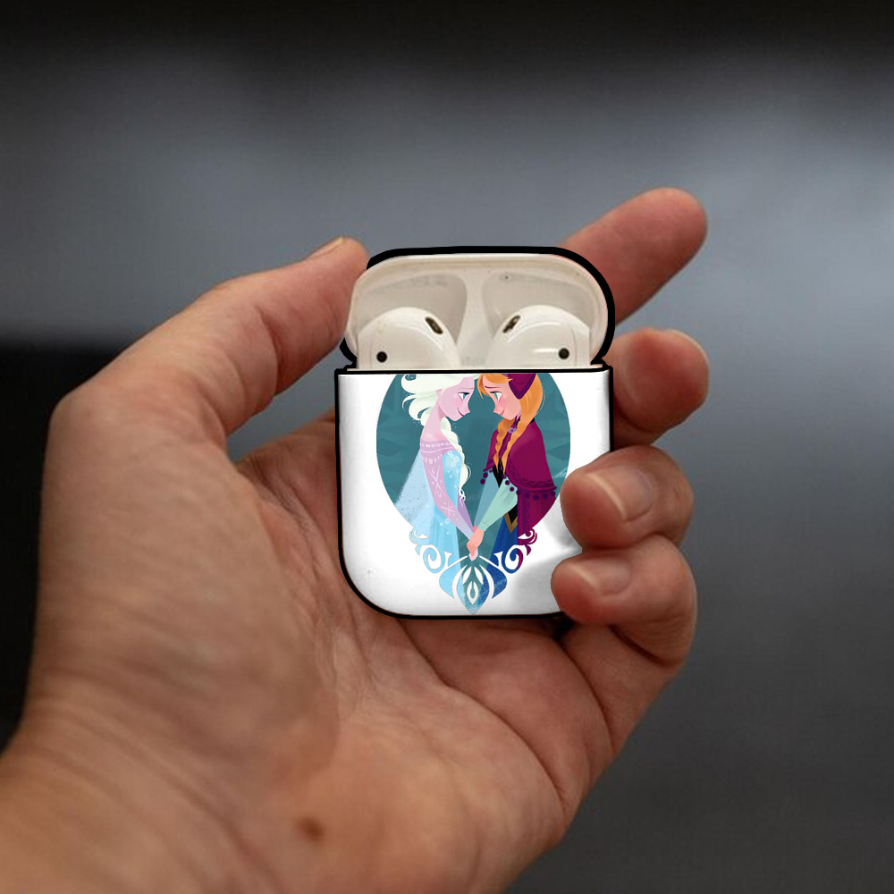 アナと雪の女王 アンナ エルサ Frozen Anna Elsa AirPods 第2世代保護ケース ハードシェル ブラック 耐衝撃・防指紋・カラビナ付き