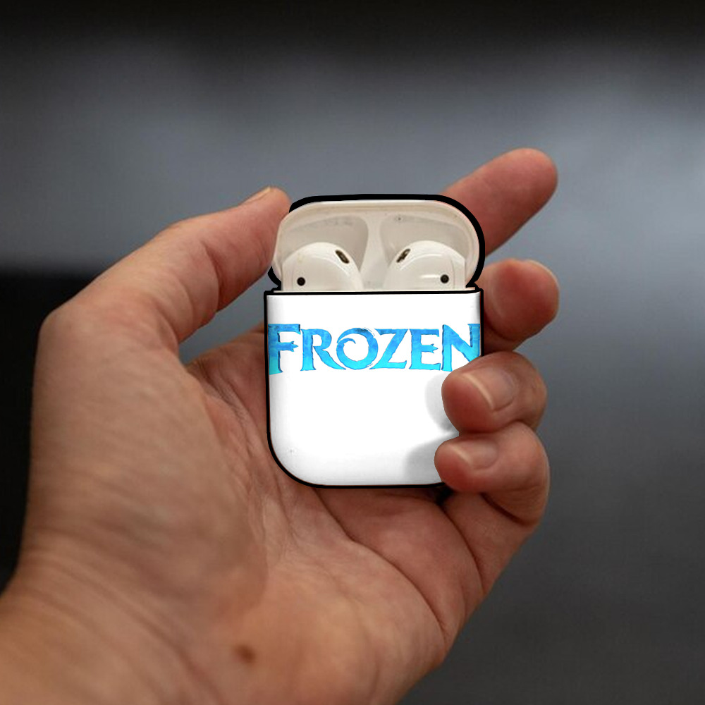 アナと雪の女王 アンナ エルサ Frozen Anna Elsa AirPods 第2世代保護ケース ハードシェル ブラック 耐衝撃・防指紋・カラビナ付き