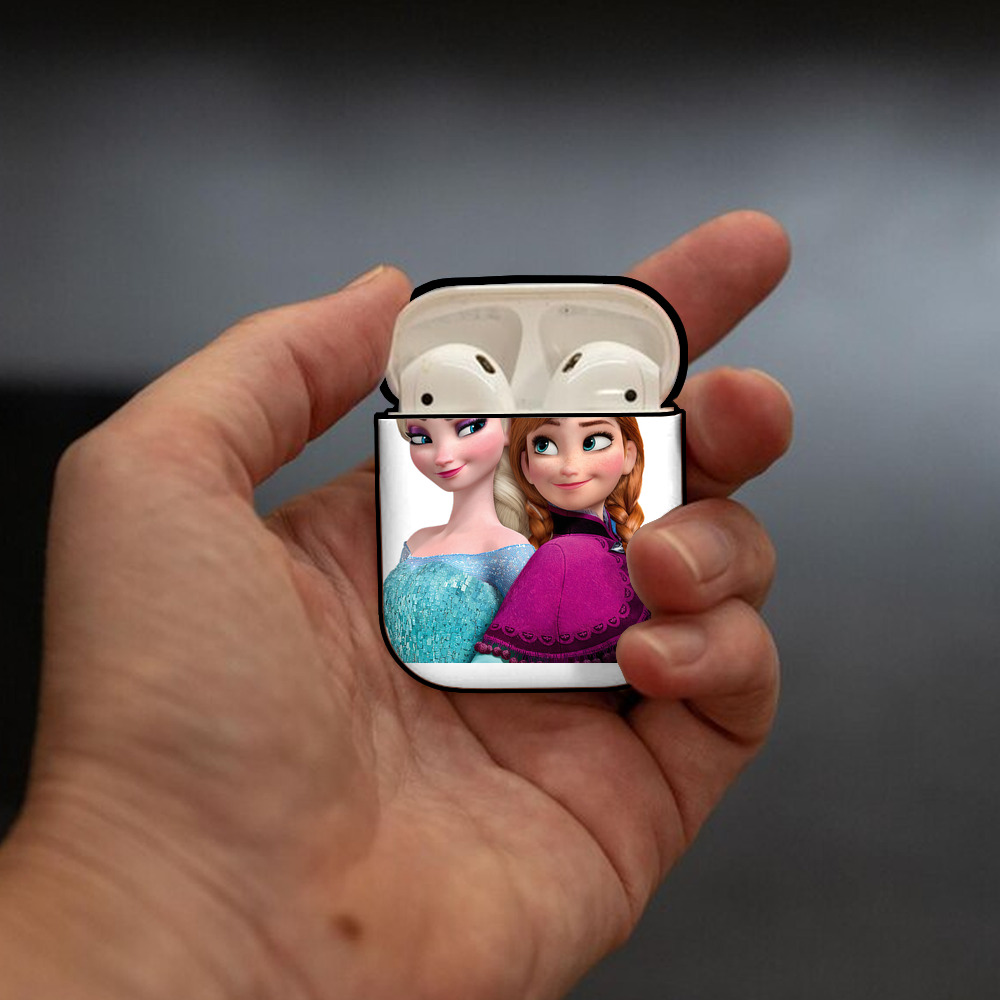 アナと雪の女王 アンナ エルサ Frozen Anna Elsa AirPods 第2世代保護ケース ハードシェル ブラック 耐衝撃・防指紋・カラビナ付き