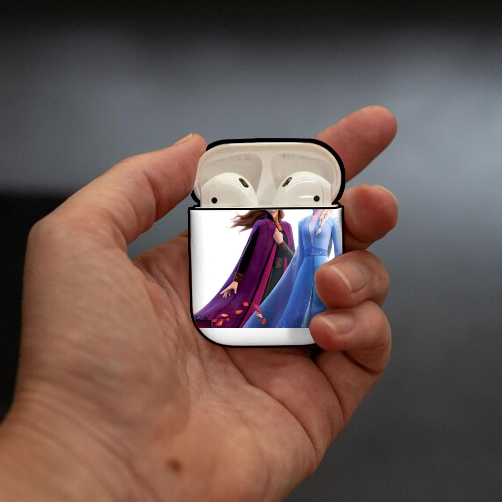 アナと雪の女王 アンナ エルサ Frozen Anna Elsa AirPods 第2世代保護ケース ハードシェル ブラック 耐衝撃・防指紋・カラビナ付き