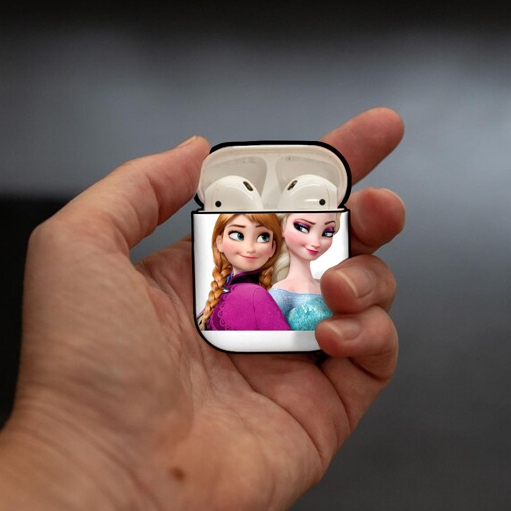 アナと雪の女王 アンナ エルサ Frozen Anna Elsa AirPods 第2世代保護ケース ハードシェル ブラック 耐衝撃・防指紋・カラビナ付き