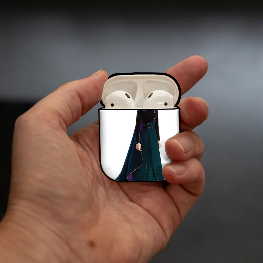 アナと雪の女王 アンナ エルサ Frozen Anna Elsa AirPods 第2世代保護ケース ハードシェル ブラック 耐衝撃・防指紋・カラビナ付き