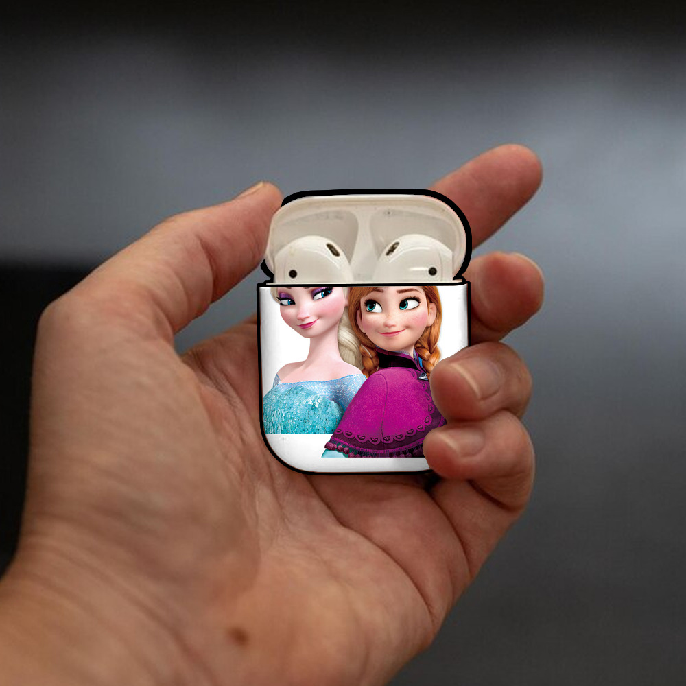 アナと雪の女王 アンナ エルサ Frozen Anna Elsa AirPods 第2世代保護ケース ハードシェル ブラック 耐衝撃・防指紋・カラビナ付き