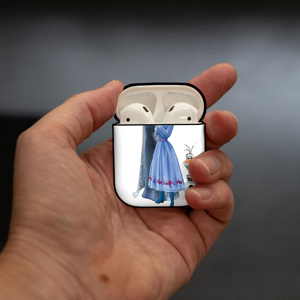 アナと雪の女王 アンナ エルサ Frozen Anna Elsa AirPods 第2世代保護ケース ハードシェル ブラック 耐衝撃・防指紋・カラビナ付き