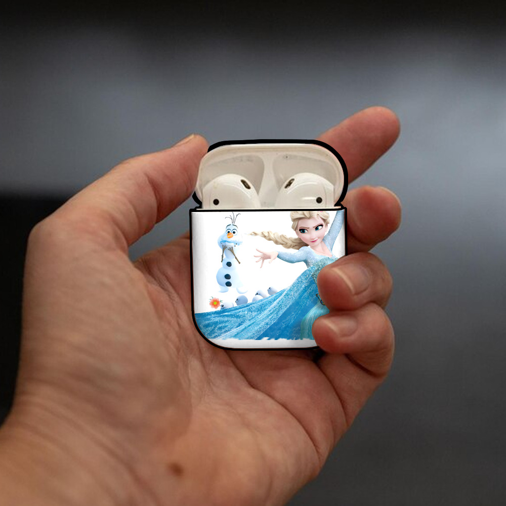 アナと雪の女王 アンナ エルサ Frozen Anna Elsa AirPods 第2世代保護ケース ハードシェル ブラック 耐衝撃・防指紋・カラビナ付き