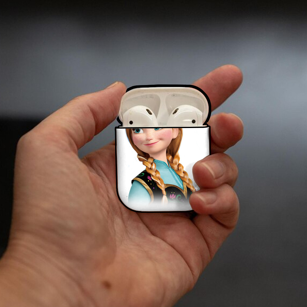 アナと雪の女王 アンナ エルサ Frozen Anna Elsa AirPods 第2世代保護ケース ハードシェル ブラック 耐衝撃・防指紋・カラビナ付き