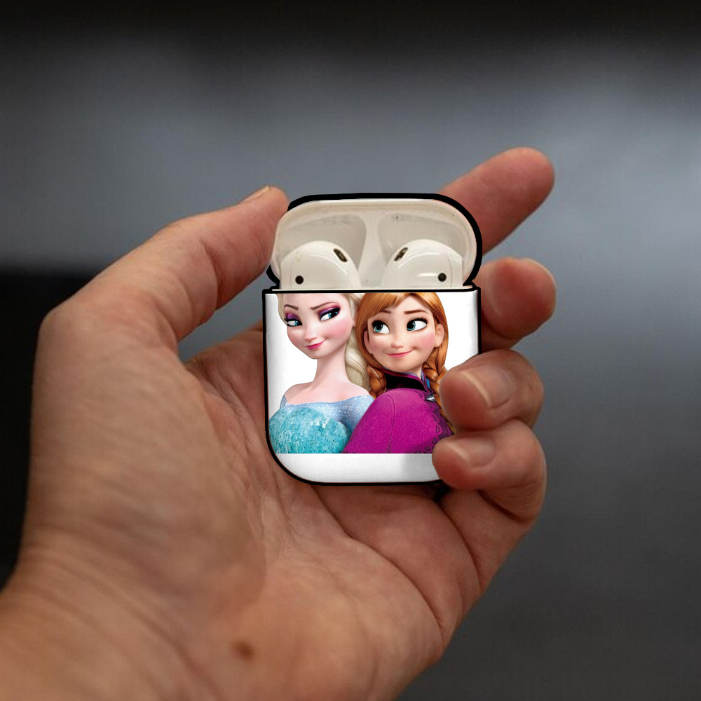 アナと雪の女王 アンナ エルサ Frozen Anna Elsa AirPods 第2世代保護ケース ハードシェル ブラック 耐衝撃・防指紋・カラビナ付き