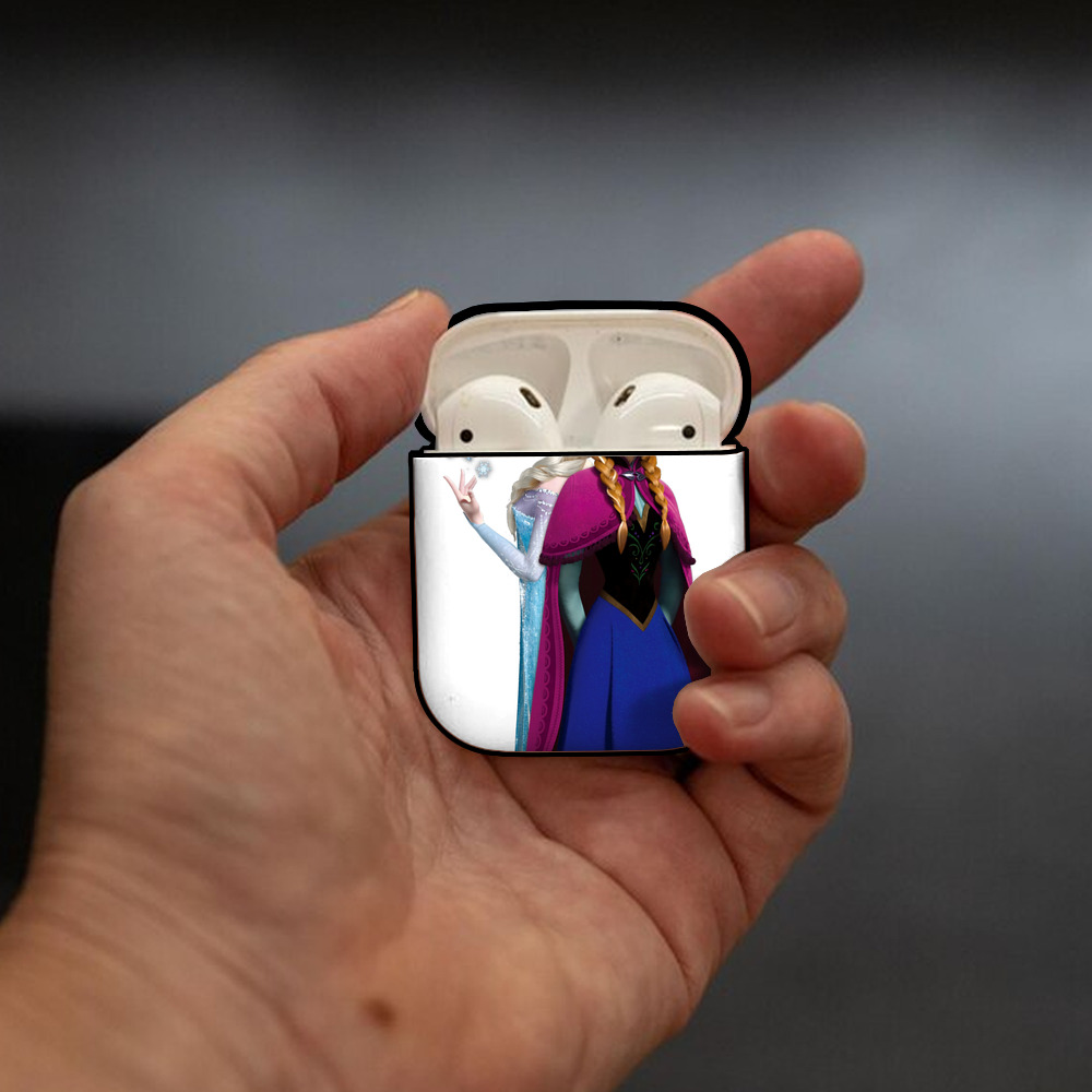 アナと雪の女王 アンナ エルサ Frozen Anna Elsa AirPods 第2世代保護ケース ハードシェル ブラック 耐衝撃・防指紋・カラビナ付き