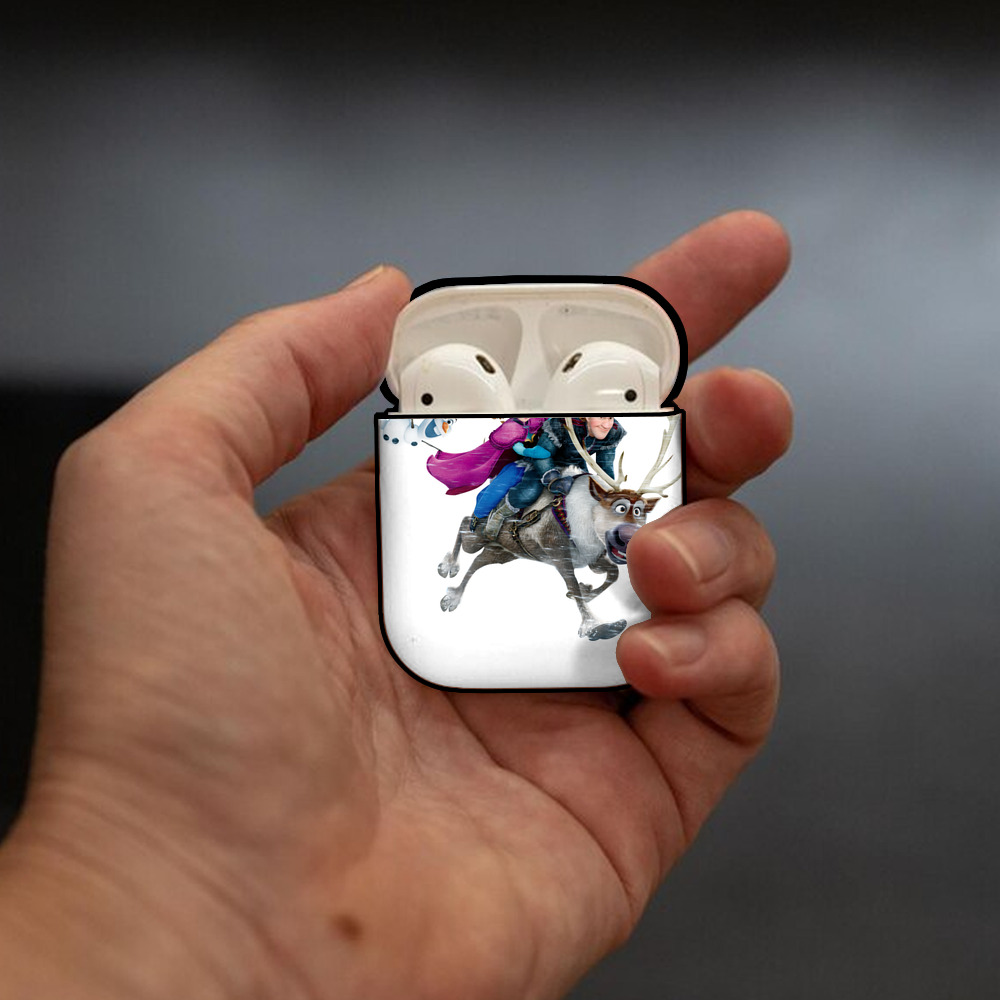 アナと雪の女王 アンナ エルサ Frozen Anna Elsa AirPods 第2世代保護ケース ハードシェル ブラック 耐衝撃・防指紋・カラビナ付き