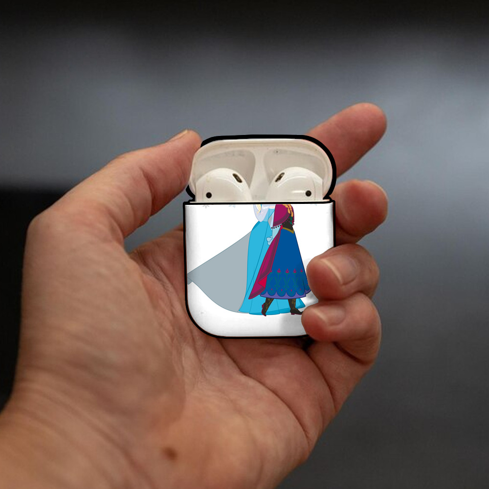 アナと雪の女王 アンナ エルサ Frozen Anna Elsa AirPods 第2世代保護ケース ハードシェル ブラック 耐衝撃・防指紋・カラビナ付き