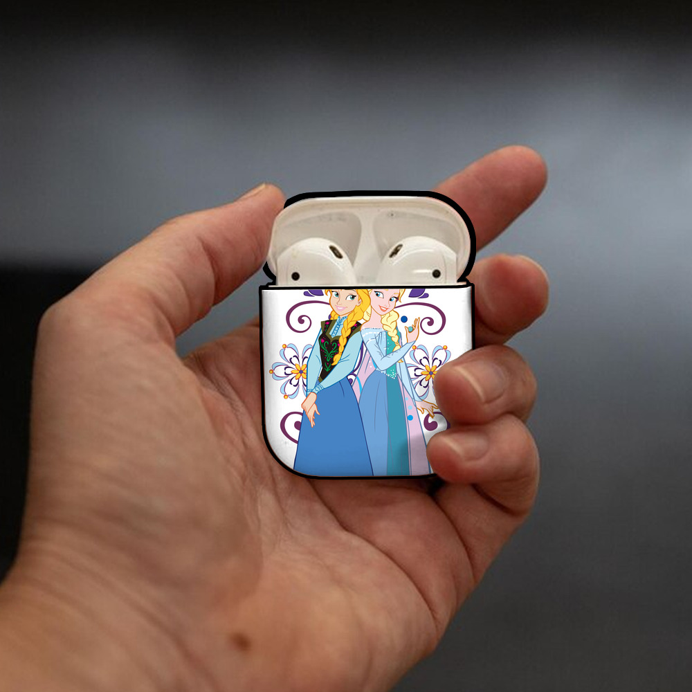アナと雪の女王 アンナ エルサ Frozen Anna Elsa AirPods 第2世代保護ケース ハードシェル ブラック 耐衝撃・防指紋・カラビナ付き